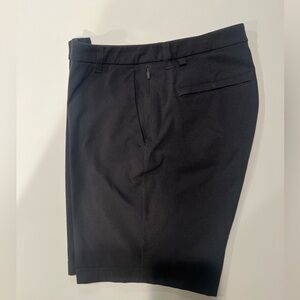 Lululemon men’s grey ABC 7inch 31 waist shorts